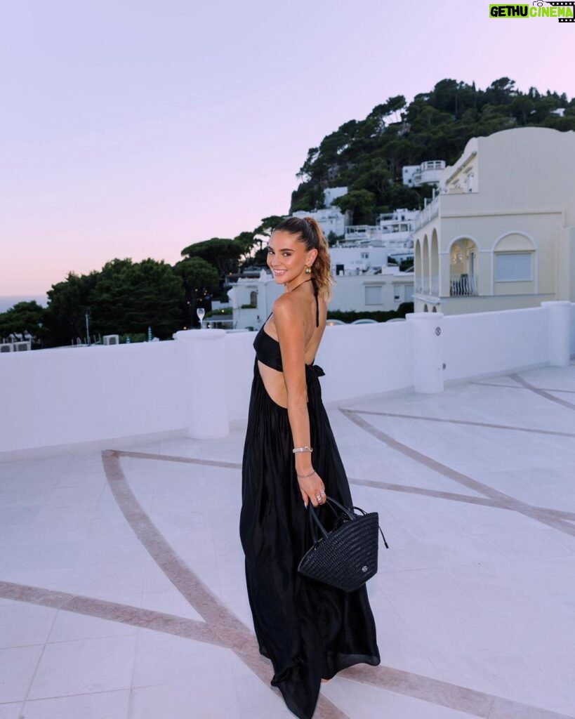 Stefanie Giesinger Instagram - Can‘t stop smiling Capri, Italy