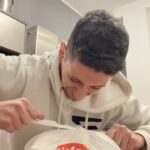 Stefano Lepri Instagram - Qualcuno prenda le forbici che sennò finisce male