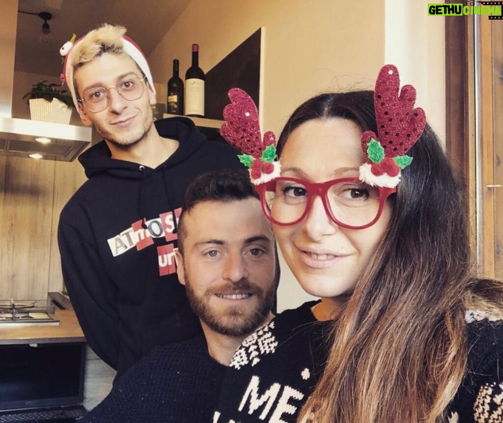 Stefano Lepri Instagram - Primo Natale con la famiglia allargata, ti aspettiamo e ti vogliamo già bene sappiamo che ci senti da là dentro 😍 352/366