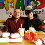 Stefano Lepri Instagram - Nuova sfida sul canale !! Riuscirò ad indovinare da bendato i panini del McDonald’s !? 🤪🍔🍟 331/366