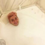 Stefano Lepri Instagram – Quasi quasi mi rifaccio i capelli rosa 🤪 323/366