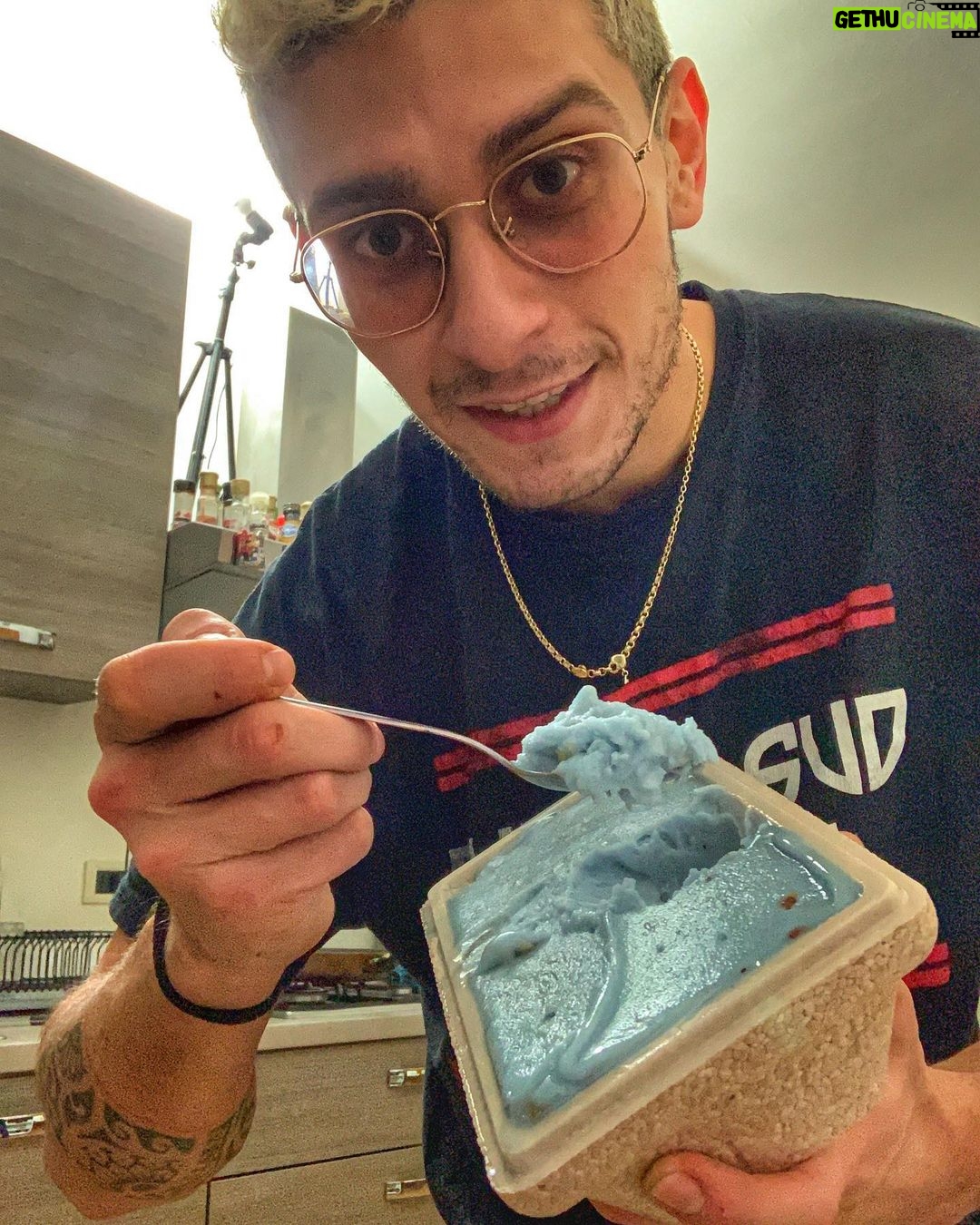 Stefano Lepri Instagram - Chiedimi se sono Felice 🤭😅#oceano #italianicecream 🍦 303/366