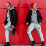 Stefano Lepri Instagram - Oggi condivido con voi le posizioni più brutte e scomode che mi fa assumere @zanella_productions durante i nostri SHOOTING 😂 299/366