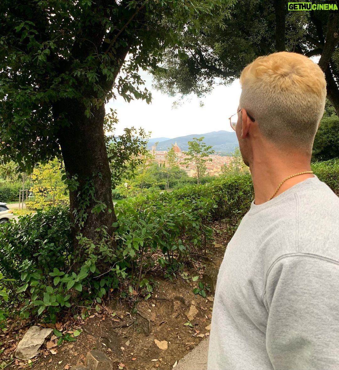 Stefano Lepri Instagram - e per quanto sian sempre gli stessi ti osservo ogni volta con occhi diversi mi manchi ogni volta che non sono con te .. 280/366