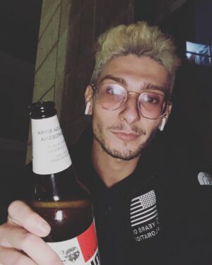 Stefano Lepri Instagram - Buon sabato sera 😘 rispettate le regole 🍻

ps: forza Milan ♥️🖤
277/366