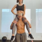 Stefano Lepri Instagram – Chi l’avrebbe mai detto che avremmo lavorato insieme.. su YOUTUBE 🤯 .. facendo video fitness 🤯🤯 !! Che sta succedendo? 🤪🥰😘 #miraalcentro 🎯 
267/366 Le Scimmie