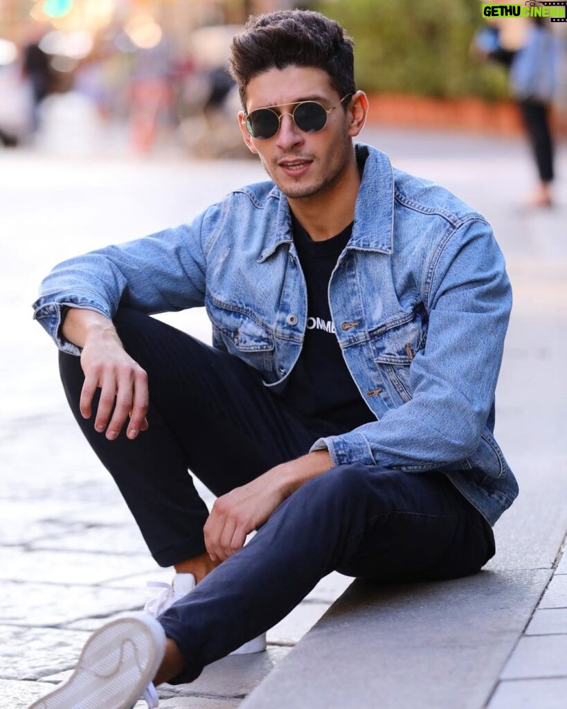 Stefano Lepri Instagram - Autunno 2020 non sarà col giubbotto di jeans purtroppo 😅 mi sa che tiro fuori il parka !! 260/366