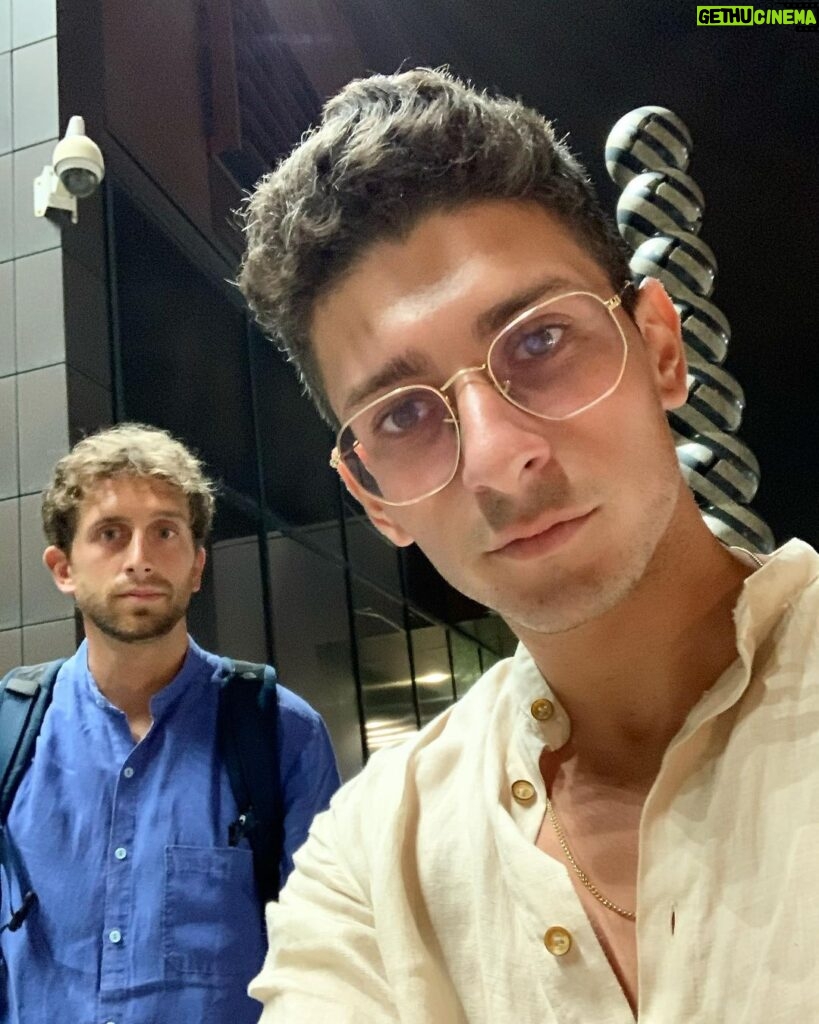 Stefano Lepri Instagram - Che facciamo.. ripartiamo ? ✈️🌍 251/366 Aeroporto di Firenze