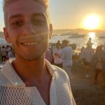 Stefano Lepri Instagram - Sardegna 2023 In ordine di apparizione : - Il mio yatch alle spalle - detonazione Bal Harbour - white party 0 macchie - gli unici svegli alle 8 - Elena suggerisce 2 drink - missione Vesper - stasera McDonald - idioti sull’aereo - più belli o più brutti nello🪞?