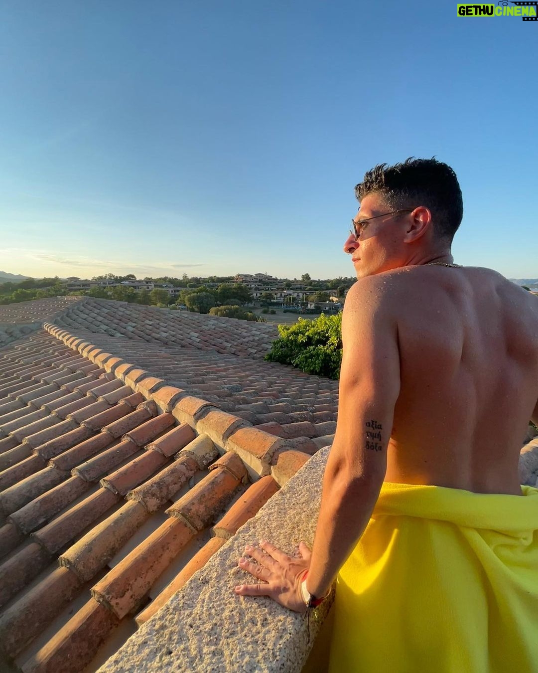 Stefano Lepri Instagram - Non è la fine ma l’attesa di un nuovo inizio 🧘🏻♂️☀️