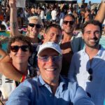 Stefano Lepri Instagram - Sardegna 2023 In ordine di apparizione : - Il mio yatch alle spalle - detonazione Bal Harbour - white party 0 macchie - gli unici svegli alle 8 - Elena suggerisce 2 drink - missione Vesper - stasera McDonald - idioti sull’aereo - più belli o più brutti nello🪞?