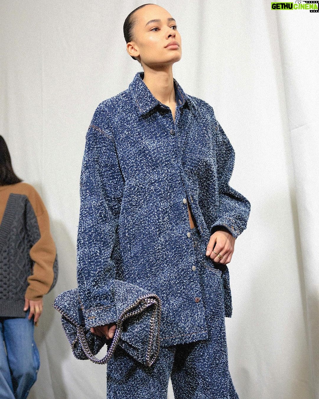 Stella McCartney Instagram - A MESSAGE FROM MOTHER EARTH: Inspired by Linda McCartney’s wardrobe, padding brings strong shapes to women’s drape-sleeved dresses and gowns with dramatic trains. Lead-free crystals on bodysuits deliver elevated embellishment. Lead is poisonous to workers, local communities and natural environments, leaching into waterways. Our crystals do not use any, ever. Shop an exclusive edit of #StellaWinter24 pieces now in-store and at stellamccartney.com #StellaMcCartney #PFW24 #MotherEarth