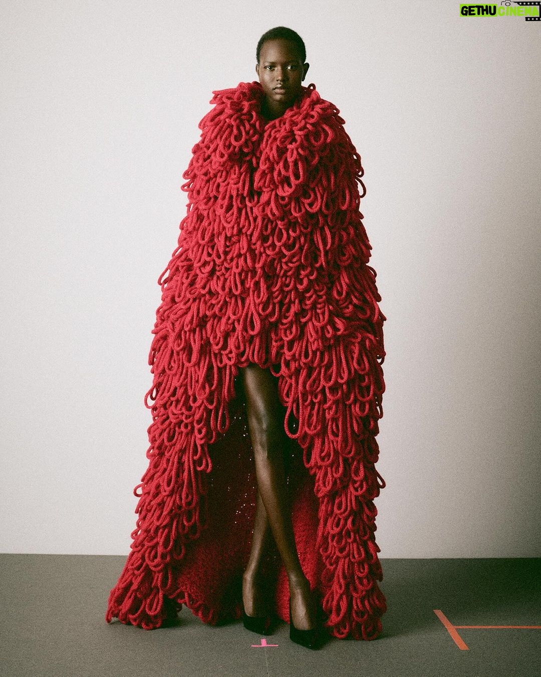 Stella McCartney Instagram - A MESSAGE FROM MOTHER EARTH: Directional knitwear includes hand-knit looping ropes in responsible yarn and hybrid jumpers fusing two knits into one. This season, 90% of ready-to-wear is crafted from responsible materials. As always, the collection is free from leather, feathers, fur and exotic skins. Shop an exclusive edit of #StellaWinter24 pieces now in-store and at stellamccartney.com #StellaMcCartney #PFW24 #MotherEarth