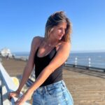 Stephanie Cayo Instagram - No se debe intentar comprender el amor, no se debe intentar analizarlo ni siquiera explicarlo. Es simplemente una experiencia que no debe ni puede ser perfecta, estática o fija; para mí, simplemente te enseña, si realmente escuchas, todo lo relacionado con el contraste, la polaridad y nos aporta claridad sobre nosotros como naturaleza humana. Nada más. Si existe, déjalo respirar, déjalo ser. - Love should not be tried to be understood should not be tried to be analyzed or even explained. It’s just an experience that should not, cannot be perfect, static or fixed, to me it just teaches you, if you really listen, everything about contrast, polarity, and brings clarity about us as human nature. Nothing else. If it exists, let it breath, let it be.