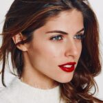 Stephanie Cayo Instagram - Va a pasar el tiempo… es lo que no podrás evitar.. pero se puede aprovechar, con cada cosa que das, con cada cosa que aprendes.. eso es lo que realmente hemos venido a hacer.. aprender🤍 - Time will pass.. that’s the thing you won’t be able to hide from, but you can take in every moment, enjoying everything you give, everything you learn, because that’s what we are really here for.. to learn. Madrid, Spain