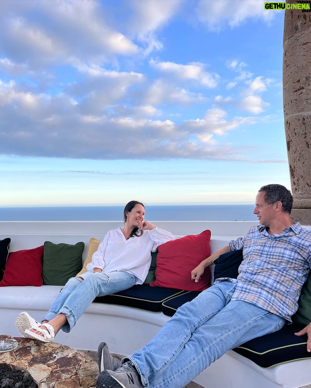 Stephanie Cayo Instagram - Ya se estrenó “invitación a un asesinato” en @netflixlat para este fin de semana! Un rodaje muy divertido en Los Cabos… sobra decir que la pasamos muy bien con estas personas geniales (madre incluida)🤍 - Go watch this weekend “ invitation to murder” on @netflixlat We had a great time with this wonderful group of people.. (and my mom) 🤍 go watch! Cabo San Lucas, Baja California Sur