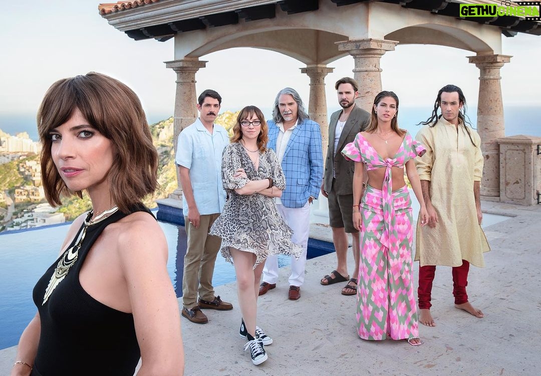 Stephanie Cayo Instagram - Lo que empezó como una celebración de lujo en un yate, terminó con una muerte inesperada. Invitación a un asesinato… 6 de Octubre 🔪 - What started as a luxury celebration on a yacht ended with an unexpected death. A deadly invitation.. October 6 🔪