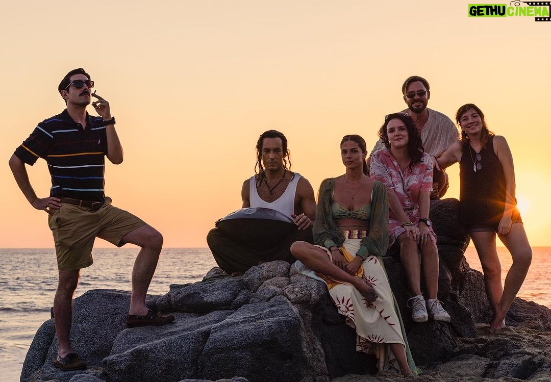 Stephanie Cayo Instagram - Lo que empezó como una celebración de lujo en un yate, terminó con una muerte inesperada. Invitación a un asesinato… 6 de Octubre 🔪 - What started as a luxury celebration on a yacht ended with an unexpected death. A deadly invitation.. October 6 🔪