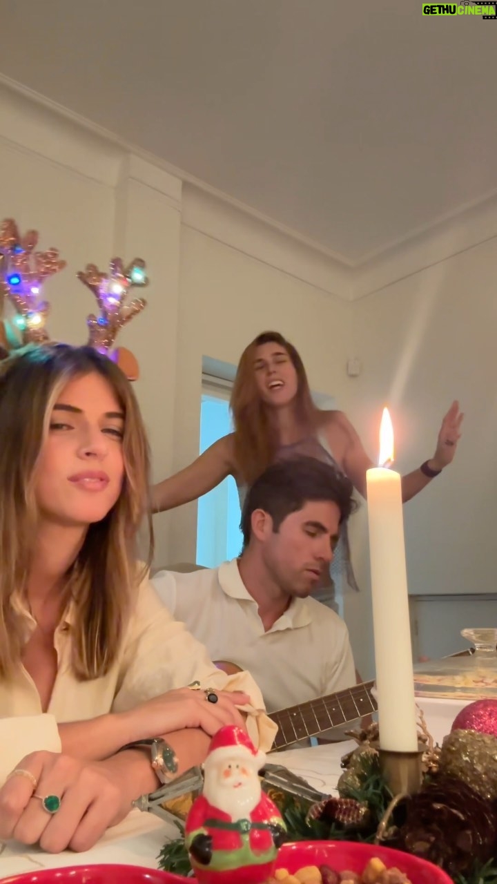 Stephanie Cayo Instagram - -Suave suavecito #weloverandom 🎄🤣 Feliz Navidad ✨ #yougottalaugh Lima, Peru