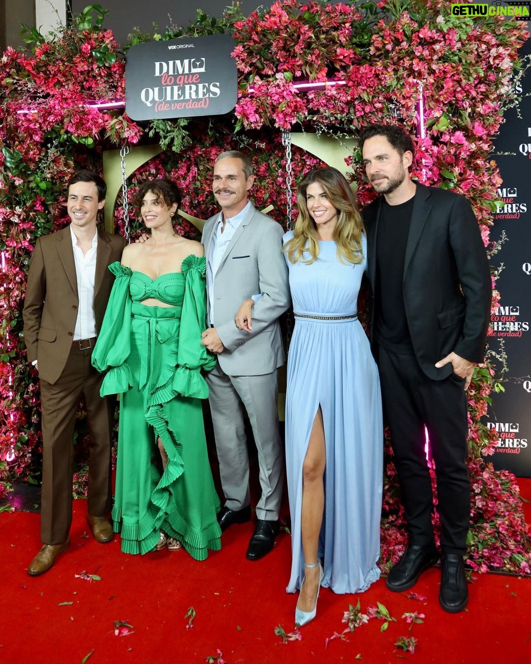 Stephanie Cayo Instagram - Anoche en la premier de “Dime lo que quieres ( De verdad) “ Este es un momento muy especial. De esos que quieres recordar siempre. Serendipity… como dice @daltonyco y pues… 😍que suerte la mía… de encontrarnos y disfrutar de todo ese proceso tan divertido juntos. Compañeros, son una maravilla. Nuestro director, otra maravilla @brunoascenzo. Ayer vivimos un estreno muy lindo con mucha gente que disfrutó de la peli. Gracias gracias gracias. 🤍 Mexico 🇲🇽😍 La tendrán este Viernes 27 en @vix @vixoriginals 😉 Cinemex Antara Polanco