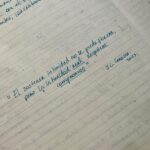 Stephanie Cayo Instagram - Dosificar Entregar Amar Sostener sin presionar No hacer de más Y tener claro lo que quieres y necesitas. Actuar es casi como amar. Amar bien. Siento asombro y nostalgia al mismo tiempo. Más que nunca. Felicidad y tristeza Parece que fuera lo mismo pero nunca, jamás un momento se repite dos veces, ningún momento, grande o pequeño, en la vida, se repite dos veces igual. Entonces tenemos primeras veces todo el tiempo! Estoy encantada Gracias compañeros, se siente (como dice @andyzuno )que hemos atravesado una guerra, momentos juntos inolvidables. Gracias por este regalo al alma 🌬️ @estudiocorazza Nunca soy la misma al final. 🤍 Madrid, Spain