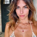 Stephanie Cayo Instagram - Alguien te quiere, piensa en ti y hace algo especial☺️🤍🍓 Te quiero, you rock @stephaniesigman - Someone loves you, thinks of you and does something special about it. Zigman you rock. ☺️🤍🍓