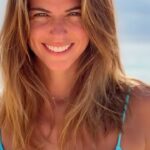 Stephanie Cayo Instagram - A veces pienso que tu vida es como una buena canción, una que te da ganas de bailar y cantar.. pensaba acerca del tempo natural que uno tiene, que uno no debería ni acelerarse ni ralentizarse si no ir a tu ritmo natural, aprender lo que debes en el momento adecuado, ni antes ni después, y con personas que te dan la sensación de estar en el momento correcto con el corazón en paz y el alma llena de ganas 🍃 Que tu prisa no le gane a tus ganas y que tus ganas encuentren el lugar correcto con las personas con las que disfrutas la vida 🍃 Ustedes que piensan acerca del tempo natural de uno? - Gracias @nesttulum por recibirnos en tu Nest Villa. Maravilloso lugar y sanador. 🤍 - Sometimes I feel that life is like a good song. One you want to sing and dance to. I thought about the natural tempo that one has, that one should neither speed up nor slow down, but go at your natural pace, learn what you must at the right time, neither before nor after, and with people who give you the feeling of being in the right moment with a peaceful heart and a soul full of desire 🍃 May your rush not beat your desire and may your desire find the right place with the people who help you enjoy life more. What do you guys think about one’s natural tempo? 🍃 NEST Tulum