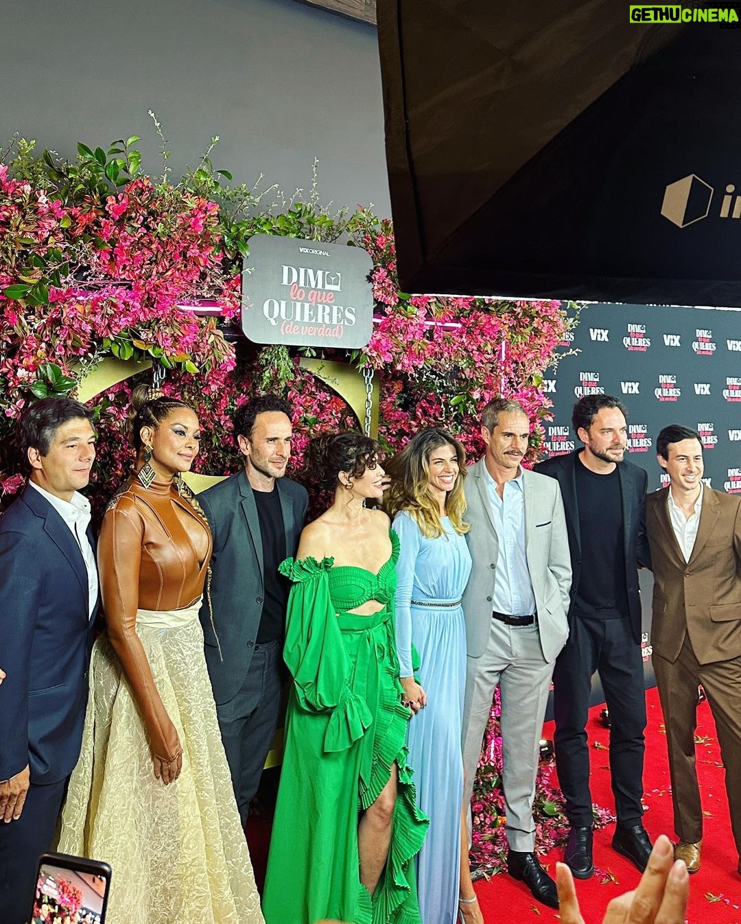Stephanie Cayo Instagram - Anoche en la premier de “Dime lo que quieres ( De verdad) “ Este es un momento muy especial. De esos que quieres recordar siempre. Serendipity… como dice @daltonyco y pues… 😍que suerte la mía… de encontrarnos y disfrutar de todo ese proceso tan divertido juntos. Compañeros, son una maravilla. Nuestro director, otra maravilla @brunoascenzo. Ayer vivimos un estreno muy lindo con mucha gente que disfrutó de la peli. Gracias gracias gracias. 🤍 Mexico 🇲🇽😍 La tendrán este Viernes 27 en @vix @vixoriginals 😉 Cinemex Antara Polanco