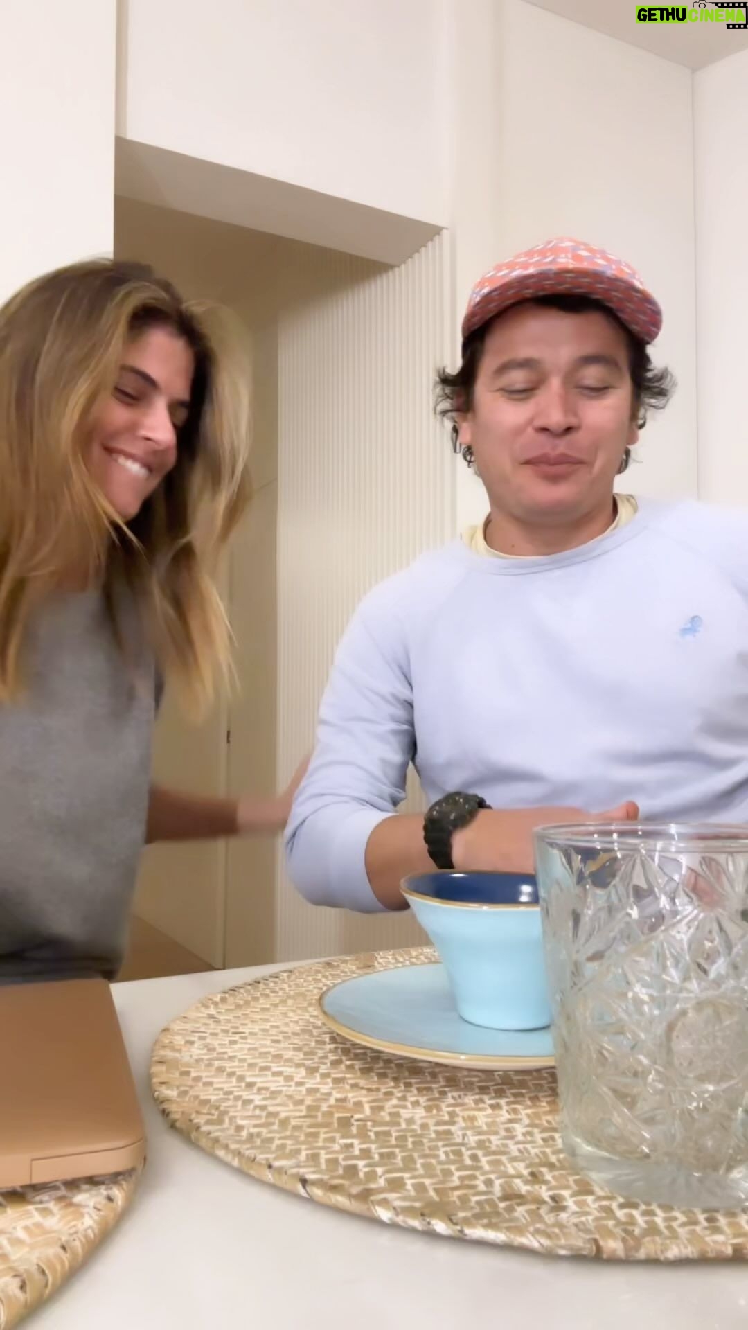 Stephanie Cayo Instagram - Para mí las redes sociales tienen sentido cuando puedo compartir este tipo de videos ultra largos sin ningún sentido aparente en estado natural #randomness #imback - I reconnect with social media and has sense to me when I can actually share this kind of videos super long with no sense in natural state #randomness