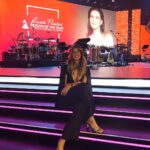 Stephanie Cayo Instagram - Ayer fue tan tan bonito… @laurapausini es una artista tan completa.. que admiro tanto, de pequeña fue el primer álbum completo que me aprendí y los que me conocen… saben… no me aprendo bien las letras de las canciones.. pero sus letras… habla de amor, del espíritu, de tantas cosas profundas que casi nadie habla ya en canciones, y menos en la vida diaria… Laura es lo más grande y no tiene tiempo finito, como todo lo realmente bueno. Perdonen mis gritos.. Y gracias por la invitación @scalperscompany 🤍 y precisamente a la buena compañía. Para terminar la noche, el palacio de las dueñas 🌹 Ah! Me olvidaba.. le hemos terminado cantando a Laura desde la van de la salida a grito herido con todo el amor del mundo.. a un metro de distancia, que ha sido lo mejor de la noche🤣 - Yesterday was so beautiful... @laurapausini is such a complete artist... that I admire so much, as a child it was the first complete album that I learned and those who know me... know... I don't learn the lyrics of the songs well... but her lyrics... it talks about love, about spirit, about so many deep things that almost no one talks about in songs anymore, and even less so in daily life... Laura is the greatest and has no finite time, like everything really good. Excuse my screams... And thanks for the invitation @scalperscompany 🤍 and to be precise, the good company. To end the night, the palace of the dueñas 🌹 Seville, Spain