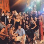 Stephanie Cayo Instagram - Dosificar Entregar Amar Sostener sin presionar No hacer de más Y tener claro lo que quieres y necesitas. Actuar es casi como amar. Amar bien. Siento asombro y nostalgia al mismo tiempo. Más que nunca. Felicidad y tristeza Parece que fuera lo mismo pero nunca, jamás un momento se repite dos veces, ningún momento, grande o pequeño, en la vida, se repite dos veces igual. Entonces tenemos primeras veces todo el tiempo! Estoy encantada Gracias compañeros, se siente (como dice @andyzuno )que hemos atravesado una guerra, momentos juntos inolvidables. Gracias por este regalo al alma 🌬️ @estudiocorazza Nunca soy la misma al final. 🤍 Madrid, Spain