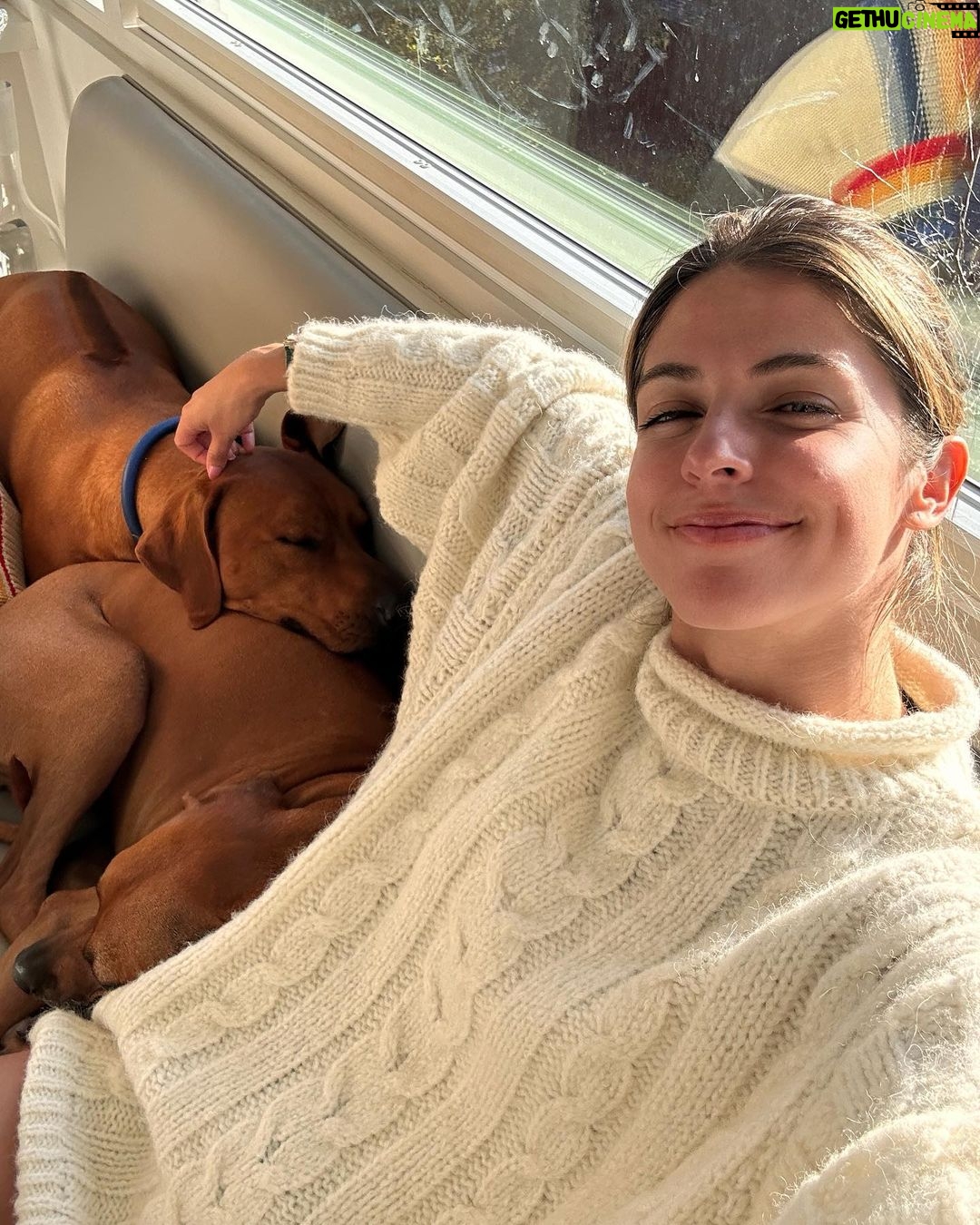 Stephanie Cayo Instagram - 💚 Topanga, California