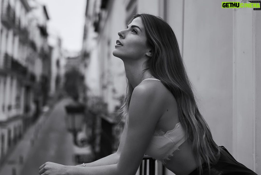 Stephanie Cayo Instagram - Era un mundo tratar de contarlo todo, era poco lo que se podía decir.. considerando tu astucia y mis nervios, pero cuándo he sido nerviosa yo? Habría que recordar.. Ha podido convertirse en algo habitual algo que solo soñaba? Quizás mágico por no decir más que eso…Menos, sería injusto y más, sería poco creíble. Pero de creer ya sabemos que no es lo que abunda en estos tiempos. Creemos en todo menos en lo que sería increíble creer. Creemos que escuchamos pero no es así, están muy ocupados en sus propios pensamientos. Quizás ni piensan algunos, solo hablan y uno escucha solo palabras. Hablando menos he entendido más que nunca. Lo que verdaderamente hay que entender. S.🤍 📸 @giuseppefalla - It was a world for me trying to say everything, there was little that could be said considering your cunning and my nerves, but when have I been nervous? Would I have been able to make something I only dreamed of into a regular occurrence? Perhaps magical to say the least. Less would be unfair, more would not be credible. But believing, we already know that it is not abundant these days. We believe in all things, but not in what would be incredible to believe. We think we are listening but we are not, they are very busy with their own thoughts. Maybe some don’t even think, they just talk and you only hear words. By speaking less he understood more than ever. What you truly need to understand. S. 🤍 Madrid, Spain