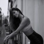 Stephanie Cayo Instagram - Era un mundo tratar de contarlo todo, era poco lo que se podía decir.. considerando tu astucia y mis nervios, pero cuándo he sido nerviosa yo? Habría que recordar.. Ha podido convertirse en algo habitual algo que solo soñaba? Quizás mágico por no decir más que eso…Menos, sería injusto y más, sería poco creíble. Pero de creer ya sabemos que no es lo que abunda en estos tiempos. Creemos en todo menos en lo que sería increíble creer. Creemos que escuchamos pero no es así, están muy ocupados en sus propios pensamientos. Quizás ni piensan algunos, solo hablan y uno escucha solo palabras. Hablando menos he entendido más que nunca. Lo que verdaderamente hay que entender. S.🤍 📸 @giuseppefalla - It was a world for me trying to say everything, there was little that could be said considering your cunning and my nerves, but when have I been nervous? Would I have been able to make something I only dreamed of into a regular occurrence? Perhaps magical to say the least. Less would be unfair, more would not be credible. But believing, we already know that it is not abundant these days. We believe in all things, but not in what would be incredible to believe. We think we are listening but we are not, they are very busy with their own thoughts. Maybe some don’t even think, they just talk and you only hear words. By speaking less he understood more than ever. What you truly need to understand. S. 🤍 Madrid, Spain