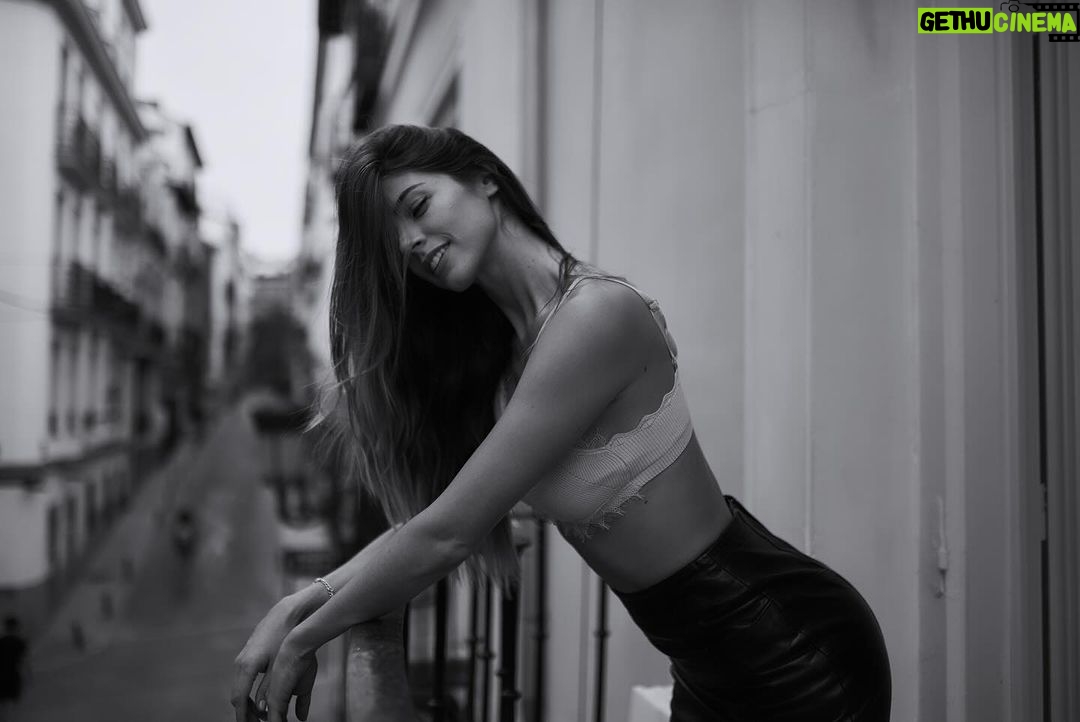 Stephanie Cayo Instagram - Era un mundo tratar de contarlo todo, era poco lo que se podía decir.. considerando tu astucia y mis nervios, pero cuándo he sido nerviosa yo? Habría que recordar.. Ha podido convertirse en algo habitual algo que solo soñaba? Quizás mágico por no decir más que eso…Menos, sería injusto y más, sería poco creíble. Pero de creer ya sabemos que no es lo que abunda en estos tiempos. Creemos en todo menos en lo que sería increíble creer. Creemos que escuchamos pero no es así, están muy ocupados en sus propios pensamientos. Quizás ni piensan algunos, solo hablan y uno escucha solo palabras. Hablando menos he entendido más que nunca. Lo que verdaderamente hay que entender. S.🤍 📸 @giuseppefalla - It was a world for me trying to say everything, there was little that could be said considering your cunning and my nerves, but when have I been nervous? Would I have been able to make something I only dreamed of into a regular occurrence? Perhaps magical to say the least. Less would be unfair, more would not be credible. But believing, we already know that it is not abundant these days. We believe in all things, but not in what would be incredible to believe. We think we are listening but we are not, they are very busy with their own thoughts. Maybe some don’t even think, they just talk and you only hear words. By speaking less he understood more than ever. What you truly need to understand. S. 🤍 Madrid, Spain