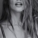 Stephanie Cayo Instagram - Era un mundo tratar de contarlo todo, era poco lo que se podía decir.. considerando tu astucia y mis nervios, pero cuándo he sido nerviosa yo? Habría que recordar.. Ha podido convertirse en algo habitual algo que solo soñaba? Quizás mágico por no decir más que eso…Menos, sería injusto y más, sería poco creíble. Pero de creer ya sabemos que no es lo que abunda en estos tiempos. Creemos en todo menos en lo que sería increíble creer. Creemos que escuchamos pero no es así, están muy ocupados en sus propios pensamientos. Quizás ni piensan algunos, solo hablan y uno escucha solo palabras. Hablando menos he entendido más que nunca. Lo que verdaderamente hay que entender. S.🤍 📸 @giuseppefalla - It was a world for me trying to say everything, there was little that could be said considering your cunning and my nerves, but when have I been nervous? Would I have been able to make something I only dreamed of into a regular occurrence? Perhaps magical to say the least. Less would be unfair, more would not be credible. But believing, we already know that it is not abundant these days. We believe in all things, but not in what would be incredible to believe. We think we are listening but we are not, they are very busy with their own thoughts. Maybe some don’t even think, they just talk and you only hear words. By speaking less he understood more than ever. What you truly need to understand. S. 🤍 Madrid, Spain