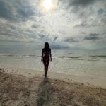 Stephanie Cayo Instagram - Se han acabado las vacaciones… por ahora… 🌊 - Vacations are over.. for now…