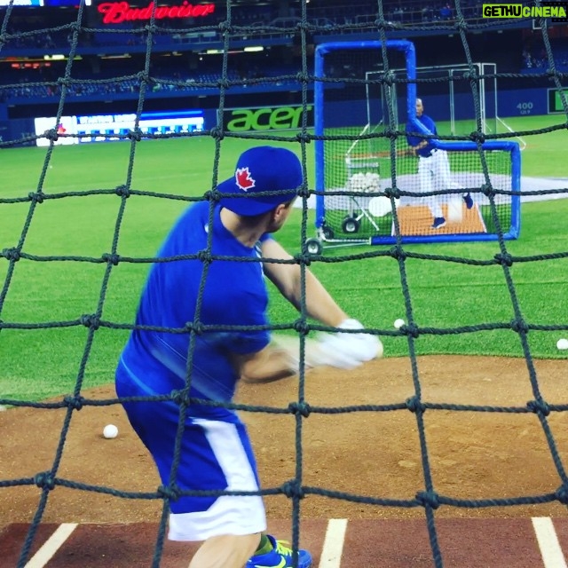 Stephen Amell Instagram - Going yard. Toronto, Canada