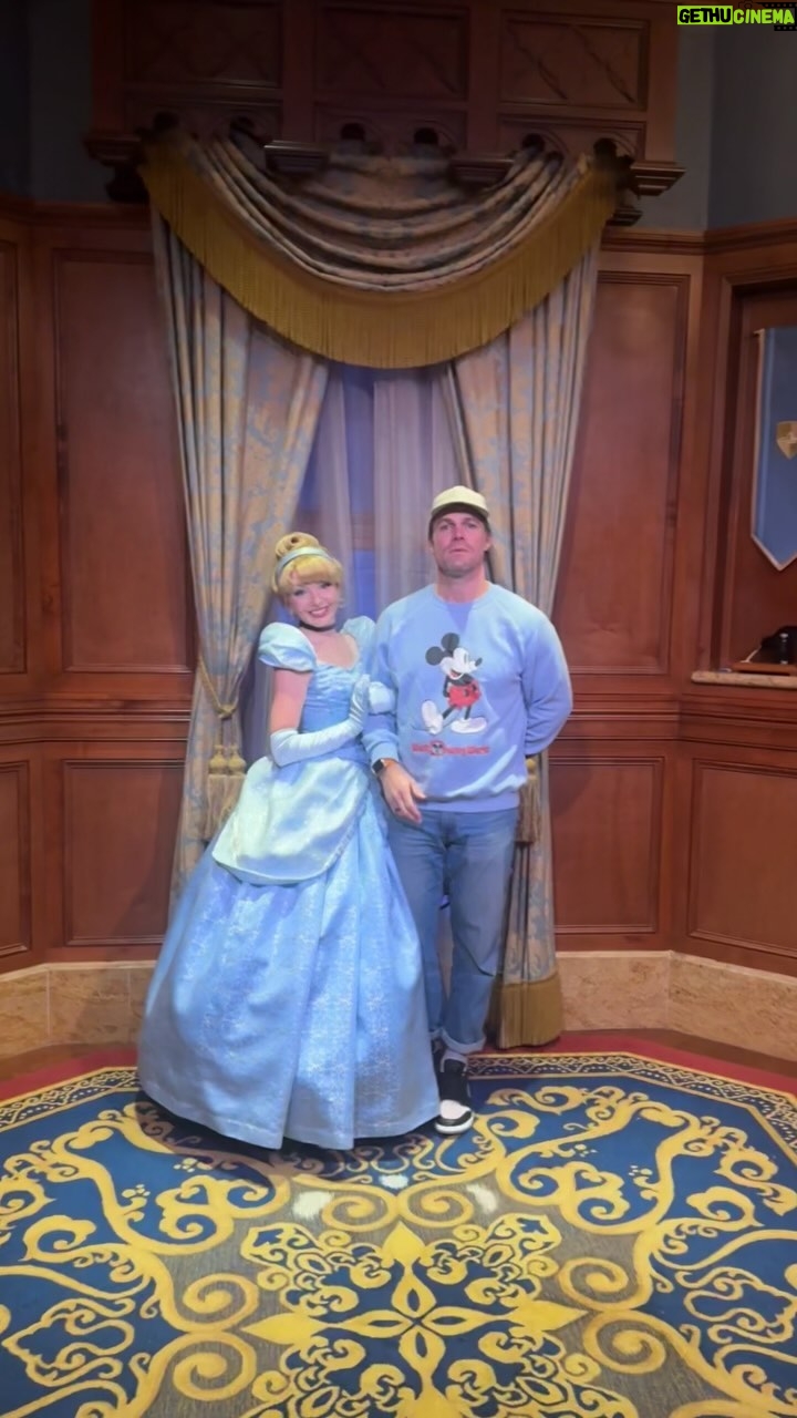 Stephen Amell Instagram - 4 Parks. 1 Day. Dreaming. @waltdisneyworld Disneyworld Florida