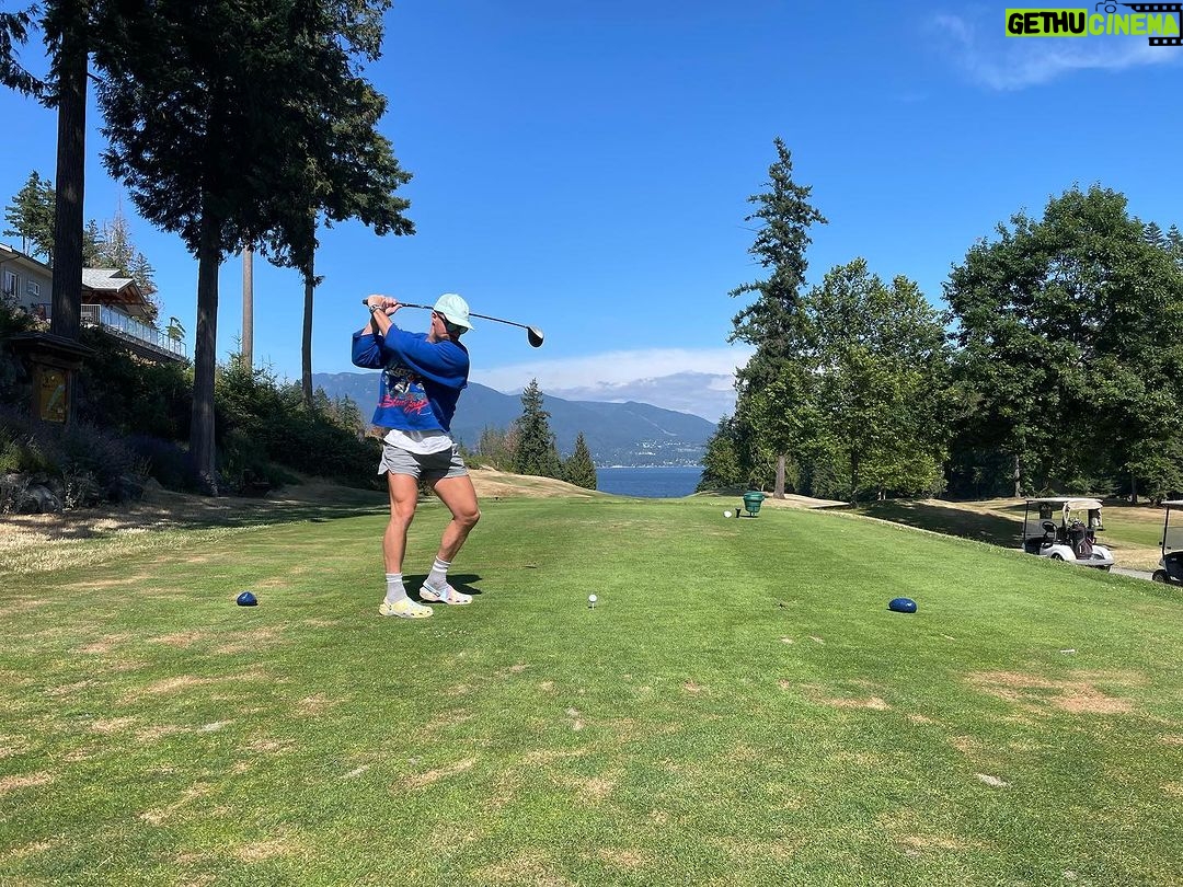 Stephen Amell Instagram - I am not good at golf anymore. Fashion is on point though.