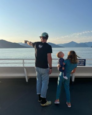 Stephen Amell Instagram - No no no… the Queens Gambit went down over there.