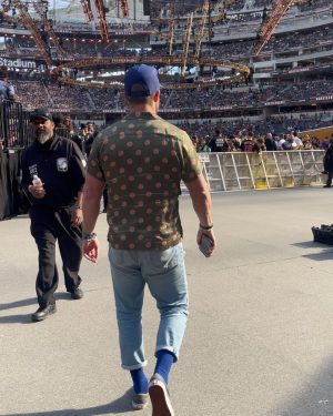 Stephen Amell Instagram - Went to my first Wrestlemania on April 1, 1990… I was a Hulk Hogan guy. Warrior beat him. Went again on March 17, 2002… I was still a Hulk Hogan guy. The Rock beat him. On April 3, 2016 I was in the house and all in on Triple H. Roman beat him. I am a huge Undertaker fan… I was front row on April 2, 2017 when Roman retired him. Basically… every Mania that I go to my heart gets ripped out and this weekend was no different. I didn’t think Cody was going to lose. Like… it didn’t cross my mind until my buddy Zaco brought it up as a possibility Sunday morning. 

All that being said… 

The @wwe are consistently the most thoughtful and generous people. This was legitimately one of the greatest weekends of my entire life. I am forever grateful to them. 

Like… how do you top this weekend? 

The answer: In a couple of years I get a Mania match and tell my son (he’ll be 3 or 4) that I’m going to win… then I’ll lose. Clean. And he’ll have his heart ripped out. That’ll top this weekend. Barely.