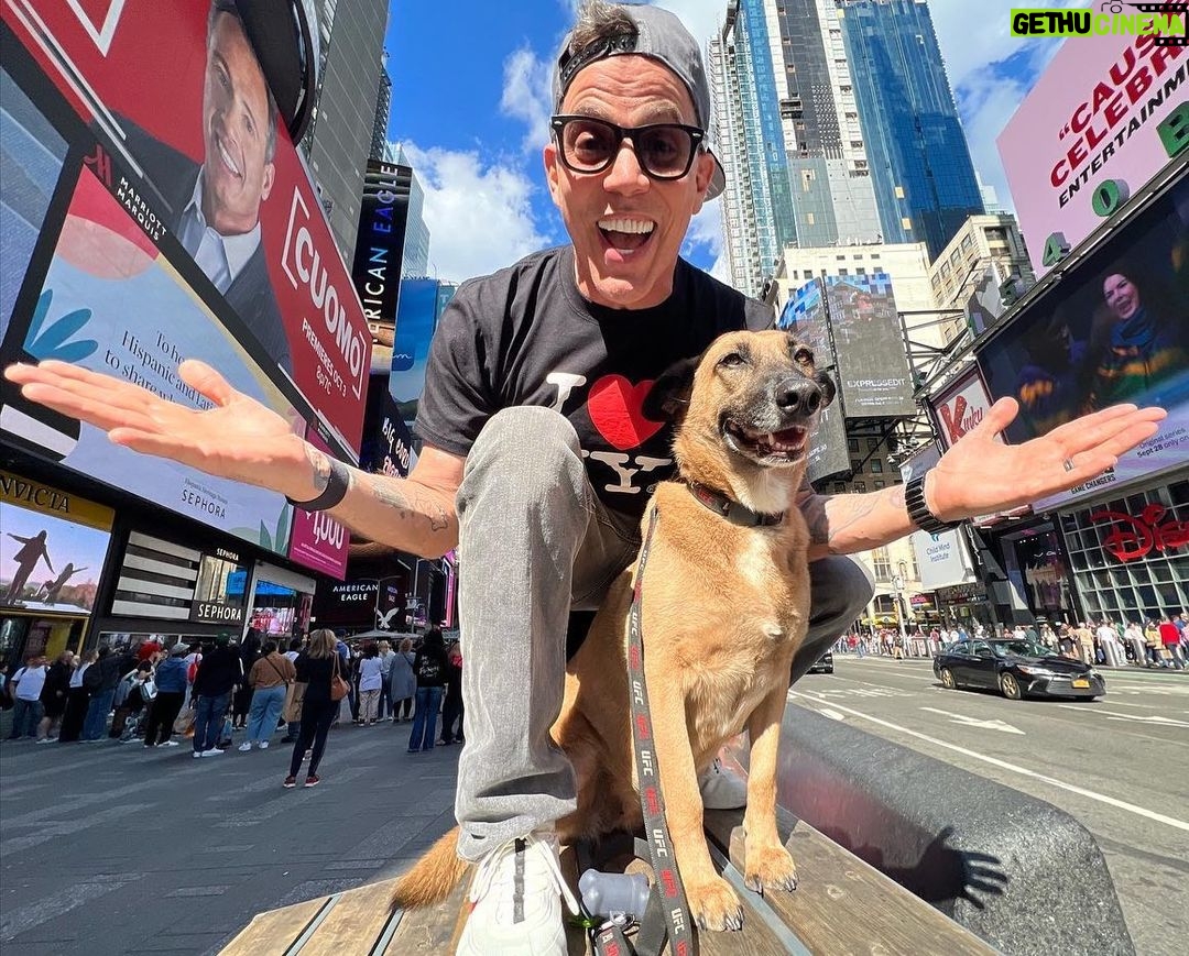 Steve-O Instagram - New York City, I owe you an apology… I was horrified to learn that the webpage for my book signing event this Thursday at 7pm in NYC said that nobody would be allowed to take photos with me and I would not personalize copies of my book, or sign memorabilia. That was complete bullshit— the WHOLE POINT of a book signing is to do all of those things! I will absolutely take photos with everyone and personalize every single book. I’m sorry that whoever made that page got it so wrong, but it’s been fixed. Please join me on Thursday at 7pm!