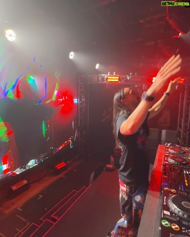 Steve Aoki - 134.8K Likes - Sold out Park City Utah and made a mess 🎂