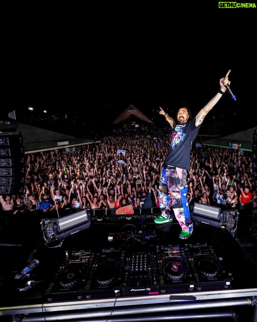 Steve Aoki Instagram - Sold out my Hawaii show! My brother @kevaoki holds it down out here for the Aoki fam so it’s become my second home for me. Mahalo!! 1. My club remix for Hungry Heart literally dropped yesterday. 2. Fam 3. Welcome to the @dimmak fam @wolfganggartner 4. Extra icing in Hawaii. These Hawaiian bakers didn’t hold back. 5. Yeaaaaaaahhhh @liljon voice 6. Everything U do makes me feel. #afroki 7. Group shot with my Hawaiian friends 8. Thank u @nostalgixmusic for rocking a set. U killed it! 9. Cake signs always get the priority 10. I ❤️ Hawaii Wet 'n' Wild Hawaii