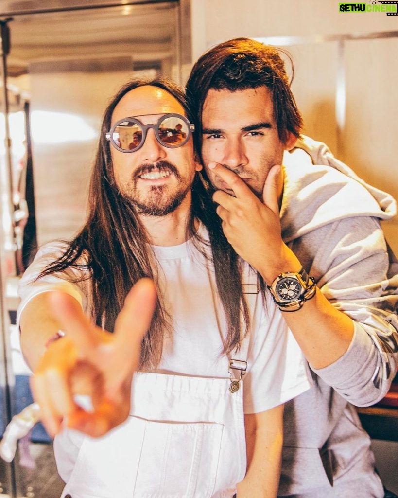 Steve Aoki Instagram - After years of working together, here is our first Afroki release ‘Everything You Do ft. @aviellamusic’. Let us know if you want more Afroki music 🙌🏼🔥 #linkinbio