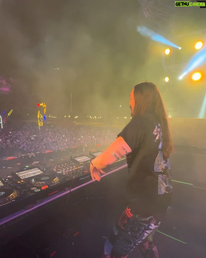 Steve Aoki Instagram - Santa Cruz Bolivia π§π΄π§π΄π§π΄π§π΄π§π΄π§π΄π§π΄ 1. New π w/ @jowellyrandy @dimmakenfuego shout out @arcangel legends 2. The Show! 3. Paranoia! 4. Music Means Love Forever! 5. Letβs Move 6. New #Afroki π 7. Slow Mo! 8. Tourist in Bolivia 9. Best job in the world 10. When u hear all the voices together wowwww chills I β€οΈ π§π΄ Santa Cruz, Bolivia