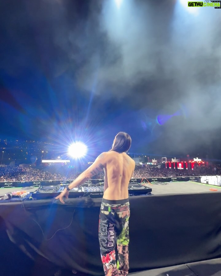 Steve Aoki Instagram - 1. When the Hail Mary 🎂 targets so beautifully 2. Decision on who to cake is actually very difficult 3. The sky is a painting 4. Queen @dannapaola 5. Bolivia im still here my love 6. Went to the top and found Jesus 7. AokiJump #1099 8. The greatest feeling to be on stage with you all 9. So happy to meet all my wonderful beautiful fans. I love the signs and the creativity and these moments but most of all love ur heart. Thank u for coming to my shows or wherever I am im happy to see u. 10. What a moment caught by @bradheaton Cochabamba, Bolivia