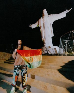 Steve Aoki Instagram - 1. When the Hail Mary 🎂 targets so beautifully 
2. Decision on who to cake is actually very difficult 
3. The sky is a painting 
4. Queen @dannapaola 
5. Bolivia im still here my love 
6. Went to the top and found Jesus 
7. AokiJump #1099 
8. The greatest feeling to be on stage with you all
9. So happy to meet all my wonderful beautiful fans. I love the signs and the creativity and these moments but most of all love ur heart. Thank u for coming to my shows or wherever I am im happy to see u. 
10. What a moment caught by @bradheaton