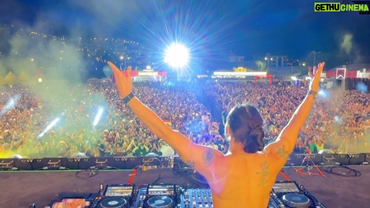 Steve Aoki Instagram - Cochabamba Bolivia π§π΄ My first show here!! Blown away!!! Muchas Gracias!!! 1. Fein but do it techno 2. An oldie but goodie 3. I love this crowd!! π§π΄β€οΈπ§π΄β€οΈπ§π΄ 4. A real Bolivian oldie but goodie 5. π w/ @djmarianabo 6. Made it to the top of Cochabamba!!! 7. Please forgive me πΆπ€¦ββοΈ 8. A little to the left and a little to the right π§π΄ β€οΈ Cochabamba, Bolivia